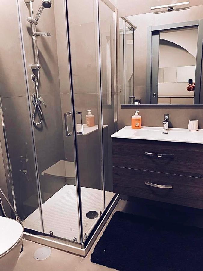 Modern City Center Apartment ベネヴェント エクステリア 写真